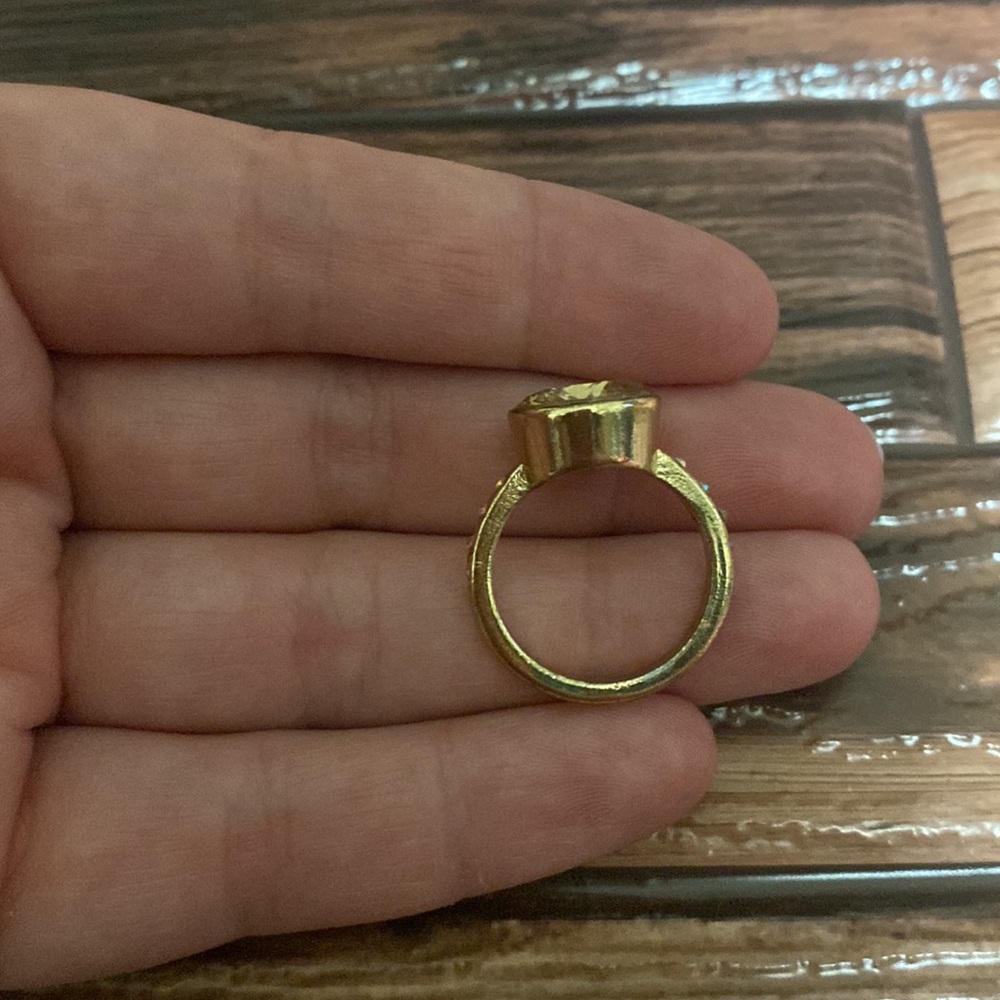 Women’s Rings - Picture 5 of 7